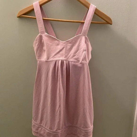 Lululemon Run: Back On Track Tank with cinch-able drawstring - Picture 5 of 10